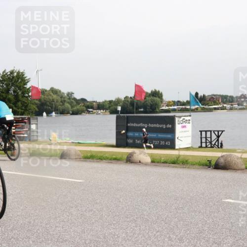 15.06.2025 - 27. Vierlanden-Triathlon H.Heesch http://msf.ph/oto/7996778 15.06.2025 11:31:12 Radfahren 713, 812, 895, 917, 924, 1400 meine-sportfotos.de