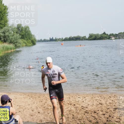 21.06.2025 - 27. Vierlanden-Triathlon MichiJ http://msf.ph/oto/7996781 15.06.2026 09:57:58 Schwimmen 291, 330, 347 meine-sportfotos.de