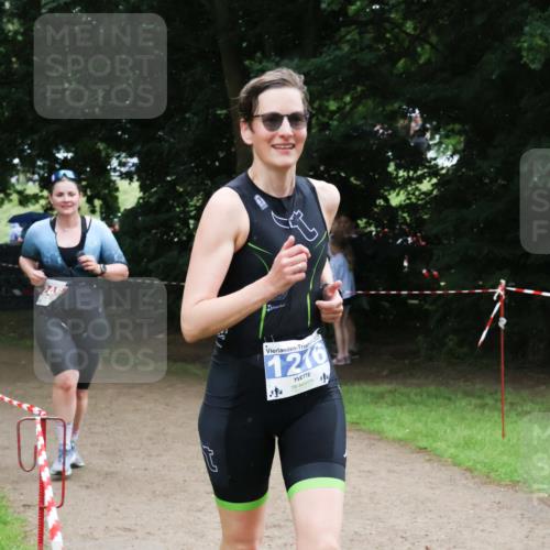 21.06.2025 - 27. Vierlanden-Triathlon Lena Gebhardt http://msf.ph/oto/7996782 15.06.2025 13:53:40 Laufen 24, 1216 meine-sportfotos.de