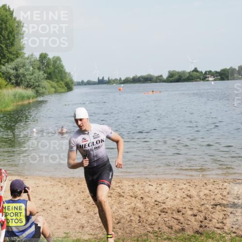 21.06.2025 - 27. Vierlanden-Triathlon MichiJ http://msf.ph/oto/7996790 15.06.2026 09:57:58 Schwimmen 291, 330, 347 meine-sportfotos.de