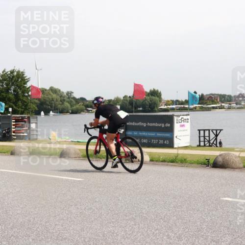 15.06.2025 - 27. Vierlanden-Triathlon H.Heesch http://msf.ph/oto/7996796 15.06.2025 11:31:13 Radfahren 713, 812, 895, 917, 924, 941, 1400 meine-sportfotos.de