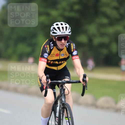 21.06.2025 - 27. Vierlanden-Triathlon H.Heesch http://msf.ph/oto/7996804 15.06.2025 12:22:46 Radfahren 886, 894, 934 meine-sportfotos.de