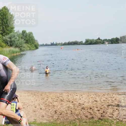 21.06.2025 - 27. Vierlanden-Triathlon MichiJ http://msf.ph/oto/7996819 15.06.2026 09:57:59 Schwimmen 291, 330, 347 meine-sportfotos.de