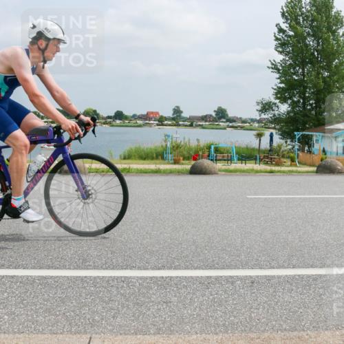 21.06.2025 - 27. Vierlanden-Triathlon H.Heesch http://msf.ph/oto/7996821 15.06.2025 12:22:44 Radfahren 657, 701, 886 meine-sportfotos.de