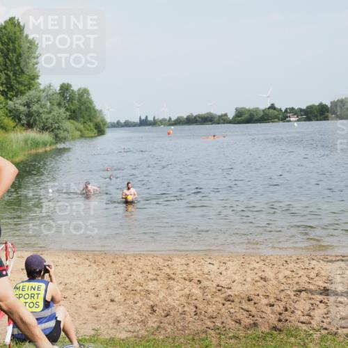 21.06.2025 - 27. Vierlanden-Triathlon MichiJ http://msf.ph/oto/7996826 15.06.2026 09:57:59 Schwimmen 291, 330, 347 meine-sportfotos.de