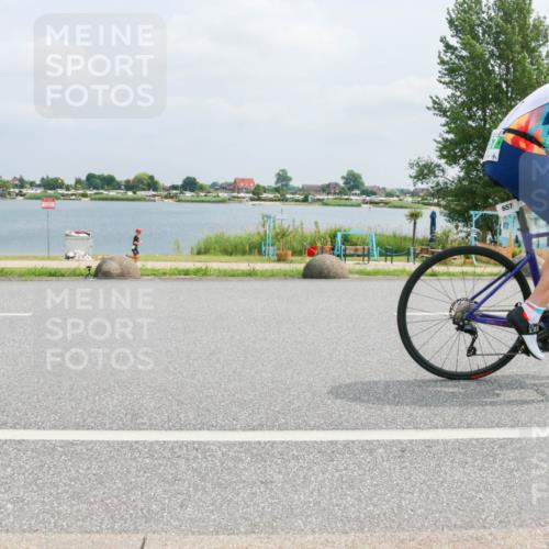 21.06.2025 - 27. Vierlanden-Triathlon H.Heesch http://msf.ph/oto/7996845 15.06.2025 12:22:44 Radfahren 657, 701, 886 meine-sportfotos.de