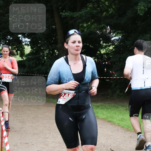 21.06.2025 - 27. Vierlanden-Triathlon Lena Gebhardt http://msf.ph/oto/7996848 15.06.2025 13:53:42 Laufen  meine-sportfotos.de