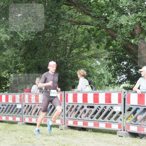 21.06.2025 - 27. Vierlanden-Triathlon KatJ http://msf.ph/oto/7996863 15.06.2025 12:49:43 Ziel 771 meine-sportfotos.de