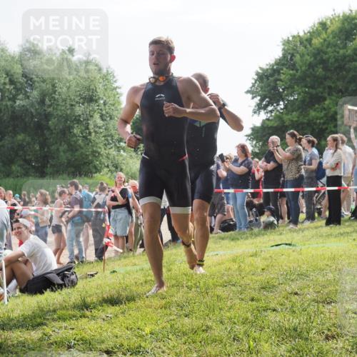 15.06.2025 - 27. Vierlanden-Triathlon KatJ http://msf.ph/oto/7996874 15.06.2025 09:55:37 Schwimmen 272, 316, 327, 329, 335, 548 meine-sportfotos.de