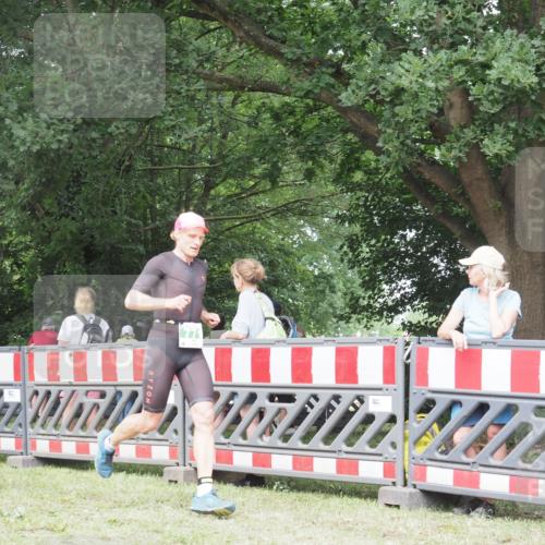 21.06.2025 - 27. Vierlanden-Triathlon KatJ http://msf.ph/oto/7996875 15.06.2025 12:49:44 Ziel 771 meine-sportfotos.de