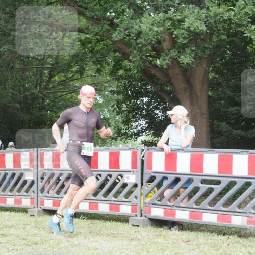 21.06.2025 - 27. Vierlanden-Triathlon KatJ http://msf.ph/oto/7996908 15.06.2025 12:49:44 Ziel 771 meine-sportfotos.de