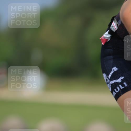 21.06.2025 - 27. Vierlanden-Triathlon H.Heesch http://msf.ph/oto/7996917 15.06.2025 12:22:53 Radfahren 934 meine-sportfotos.de