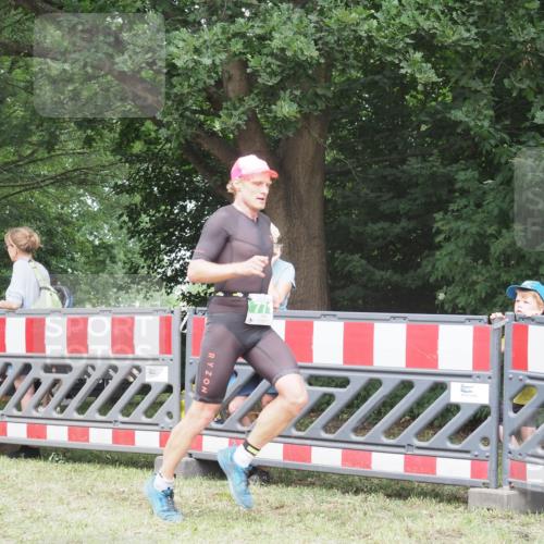 21.06.2025 - 27. Vierlanden-Triathlon KatJ http://msf.ph/oto/7996950 15.06.2025 12:49:44 Ziel 771 meine-sportfotos.de
