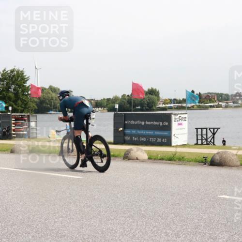 15.06.2025 - 27. Vierlanden-Triathlon H.Heesch http://msf.ph/oto/7996954 15.06.2025 11:31:40 Radfahren 652, 682, 759, 838, 956 meine-sportfotos.de
