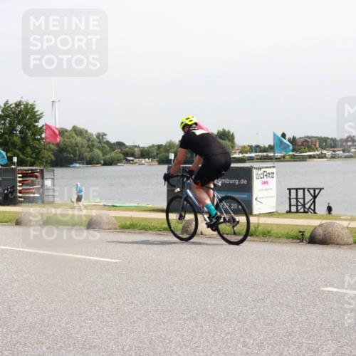15.06.2025 - 27. Vierlanden-Triathlon H.Heesch http://msf.ph/oto/7996969 15.06.2025 11:31:41 Radfahren 652, 682, 759, 838, 956, 957 meine-sportfotos.de