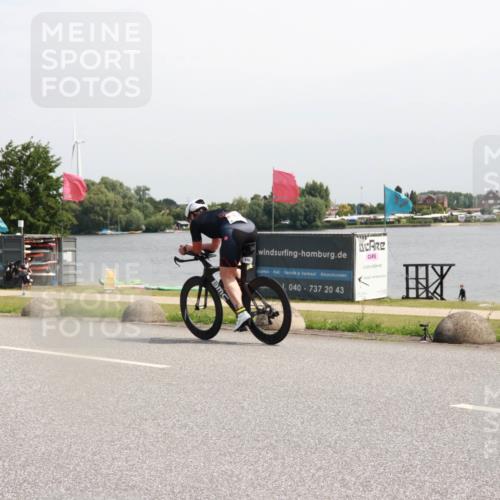 15.06.2025 - 27. Vierlanden-Triathlon H.Heesch http://msf.ph/oto/7996992 15.06.2025 11:31:48 Radfahren 682, 956, 957 meine-sportfotos.de