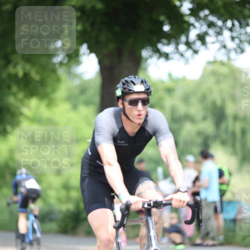 15.06.2025 - 7 Türme Triathlon Yannick Fuchs http://msf.ph/oto/7996997 15.06.2025 12:16:43 Radfahren 204, 278, 317, 406, 658 meine-sportfotos.de