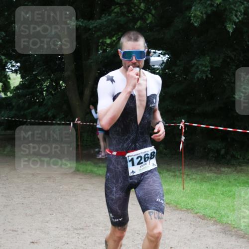21.06.2025 - 27. Vierlanden-Triathlon Lena Gebhardt http://msf.ph/oto/7997005 15.06.2025 13:53:53 Laufen 1268 meine-sportfotos.de