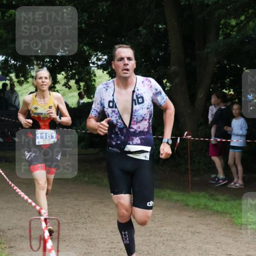 21.06.2025 - 27. Vierlanden-Triathlon Lena Gebhardt http://msf.ph/oto/7997014 15.06.2025 13:53:59 Laufen 1181 meine-sportfotos.de