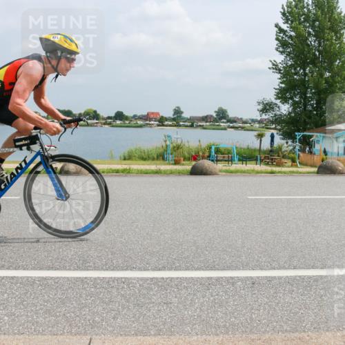 21.06.2025 - 27. Vierlanden-Triathlon H.Heesch http://msf.ph/oto/7997018 15.06.2025 12:24:05 Radfahren 658, 871 meine-sportfotos.de