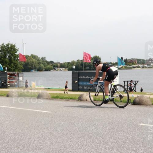 15.06.2025 - 27. Vierlanden-Triathlon H.Heesch http://msf.ph/oto/7997023 15.06.2025 11:31:53 Radfahren 113, 252, 913 meine-sportfotos.de