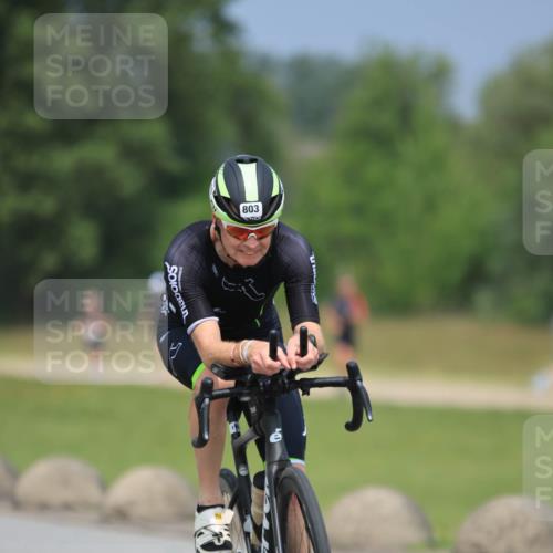 21.06.2025 - 27. Vierlanden-Triathlon H.Heesch http://msf.ph/oto/7997032 15.06.2025 12:23:44 Radfahren 803, 840 meine-sportfotos.de