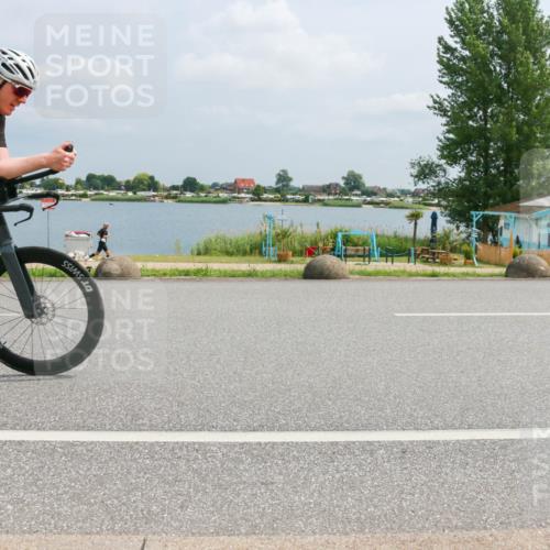 21.06.2025 - 27. Vierlanden-Triathlon H.Heesch http://msf.ph/oto/7997037 15.06.2025 12:24:07 Radfahren 658, 871 meine-sportfotos.de