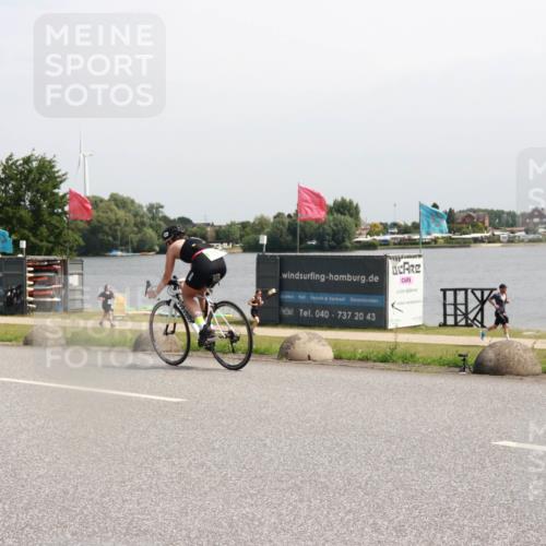 15.06.2025 - 27. Vierlanden-Triathlon H.Heesch http://msf.ph/oto/7997038 15.06.2025 11:31:53 Radfahren 113, 252, 913 meine-sportfotos.de