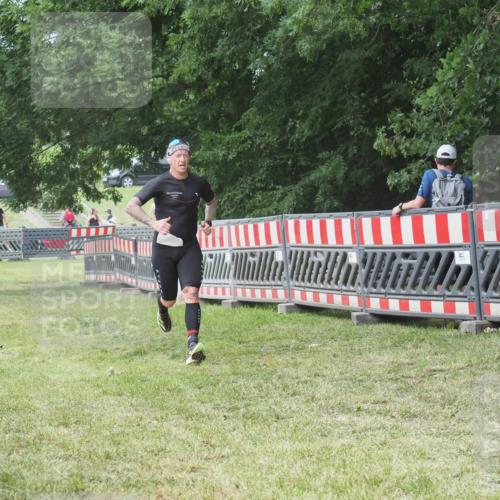 21.06.2025 - 27. Vierlanden-Triathlon KatJ http://msf.ph/oto/7997039 15.06.2025 12:50:15 Ziel 100 meine-sportfotos.de