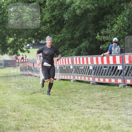21.06.2025 - 27. Vierlanden-Triathlon KatJ http://msf.ph/oto/7997046 15.06.2025 12:50:15 Ziel 100 meine-sportfotos.de