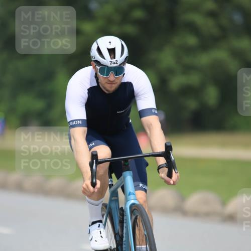 21.06.2025 - 27. Vierlanden-Triathlon H.Heesch http://msf.ph/oto/7997074 15.06.2025 12:23:57 Radfahren 658, 681, 762, 871 meine-sportfotos.de