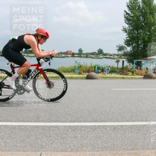 21.06.2025 - 27. Vierlanden-Triathlon H.Heesch http://msf.ph/oto/7997079 15.06.2025 12:24:23 Radfahren 962 meine-sportfotos.de