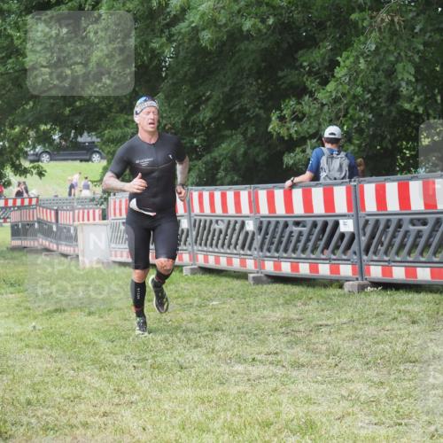 21.06.2025 - 27. Vierlanden-Triathlon KatJ http://msf.ph/oto/7997080 15.06.2025 12:50:15 Ziel 100 meine-sportfotos.de