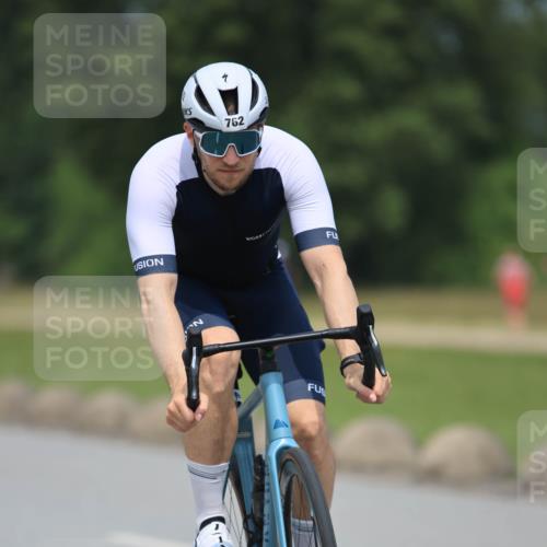 21.06.2025 - 27. Vierlanden-Triathlon H.Heesch http://msf.ph/oto/7997090 15.06.2025 12:23:57 Radfahren 658, 681, 762, 871 meine-sportfotos.de