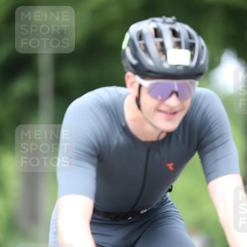 15.06.2025 - 7 Türme Triathlon Yannick Fuchs http://msf.ph/oto/7997095 15.06.2025 13:12:35 Radfahren 529, 571, 751, 782, 1056, 1137, 1138, 1145 meine-sportfotos.de