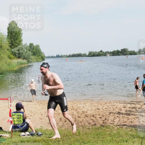 21.06.2025 - 27. Vierlanden-Triathlon MichiJ http://msf.ph/oto/7997096 15.06.2026 09:58:15 Schwimmen 289, 321, 360 meine-sportfotos.de