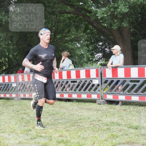 21.06.2025 - 27. Vierlanden-Triathlon KatJ http://msf.ph/oto/7997106 15.06.2025 12:50:16 Ziel 100 meine-sportfotos.de