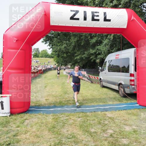 21.06.2025 - 27. Vierlanden-Triathlon MichiJ http://msf.ph/oto/7997107 15.06.2026 11:20:42 Ziel 321, 370, 393 meine-sportfotos.de