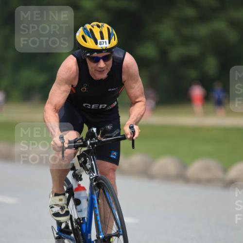 21.06.2025 - 27. Vierlanden-Triathlon H.Heesch http://msf.ph/oto/7997116 15.06.2025 12:24:02 Radfahren 658, 762, 871 meine-sportfotos.de