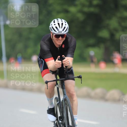 21.06.2025 - 27. Vierlanden-Triathlon H.Heesch http://msf.ph/oto/7997124 15.06.2025 12:24:04 Radfahren 658, 871 meine-sportfotos.de