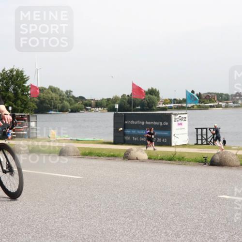 15.06.2025 - 27. Vierlanden-Triathlon H.Heesch http://msf.ph/oto/7997127 15.06.2025 11:31:58 Radfahren 113, 761, 898, 913 meine-sportfotos.de