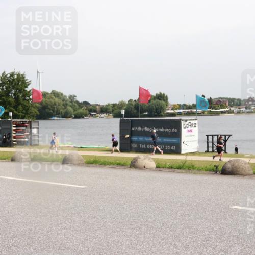 15.06.2025 - 27. Vierlanden-Triathlon H.Heesch http://msf.ph/oto/7997141 15.06.2025 11:32:00 Radfahren 113, 761, 898, 913 meine-sportfotos.de