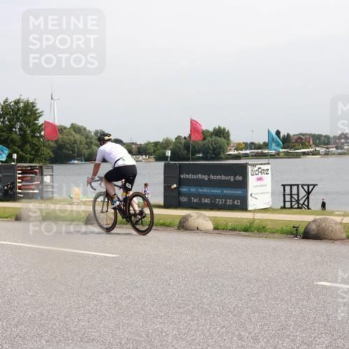 15.06.2025 - 27. Vierlanden-Triathlon H.Heesch http://msf.ph/oto/7997169 15.06.2025 11:32:02 Radfahren 761, 898 meine-sportfotos.de