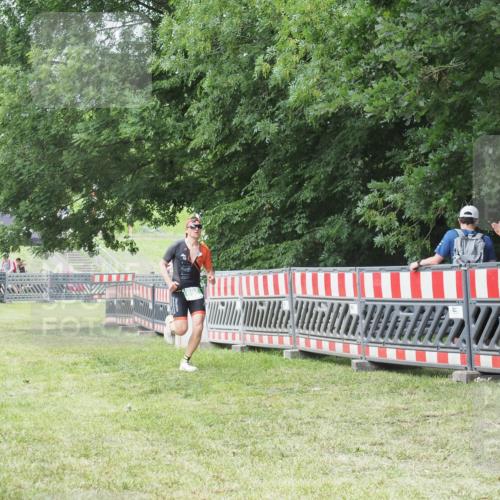 21.06.2025 - 27. Vierlanden-Triathlon KatJ http://msf.ph/oto/7997183 15.06.2025 12:50:37 Ziel 693 meine-sportfotos.de