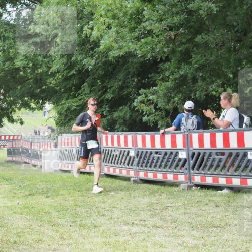 21.06.2025 - 27. Vierlanden-Triathlon KatJ http://msf.ph/oto/7997207 15.06.2025 12:50:38 Ziel 693 meine-sportfotos.de