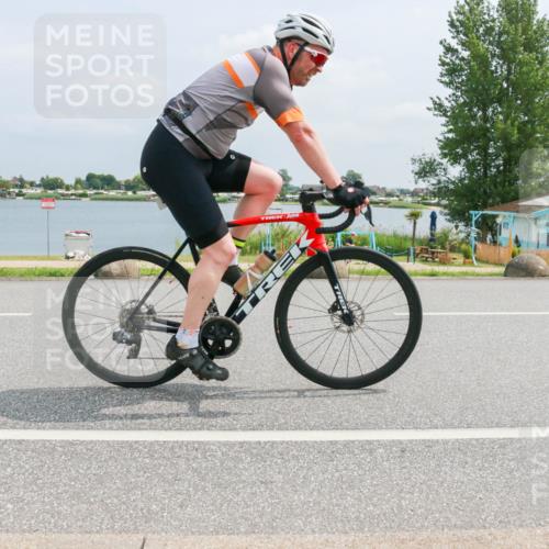 21.06.2025 - 27. Vierlanden-Triathlon H.Heesch http://msf.ph/oto/7997217 15.06.2025 12:25:19 Radfahren 801 meine-sportfotos.de
