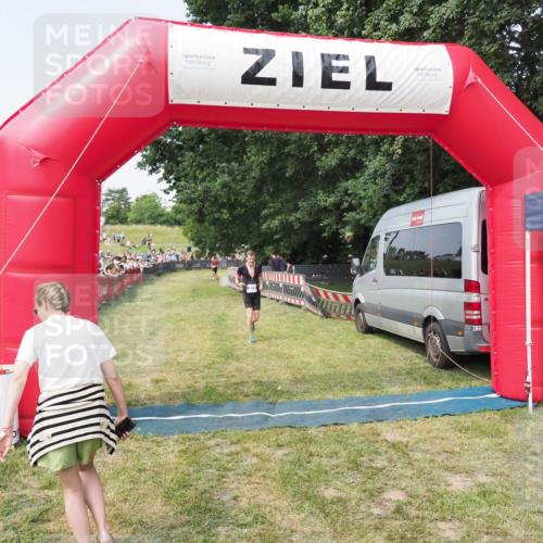 21.06.2025 - 27. Vierlanden-Triathlon MichiJ http://msf.ph/oto/7997233 15.06.2026 11:20:45 Ziel 321, 370, 393 meine-sportfotos.de
