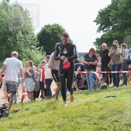 15.06.2025 - 27. Vierlanden-Triathlon KatJ http://msf.ph/oto/7997235 15.06.2025 09:55:48 Schwimmen 273, 280, 300, 303, 331, 338 meine-sportfotos.de