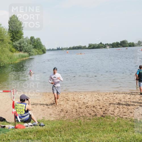 21.06.2025 - 27. Vierlanden-Triathlon MichiJ http://msf.ph/oto/7997240 15.06.2026 09:58:29 Schwimmen 345 meine-sportfotos.de