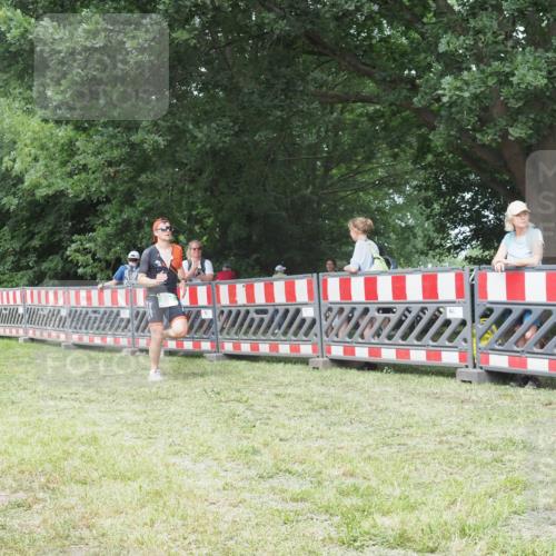 21.06.2025 - 27. Vierlanden-Triathlon KatJ http://msf.ph/oto/7997246 15.06.2025 12:50:39 Ziel 693 meine-sportfotos.de